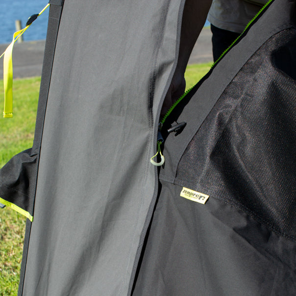 P4 Roadiebase Deluxe Wall L 000 Key Feature Zip On 2  604